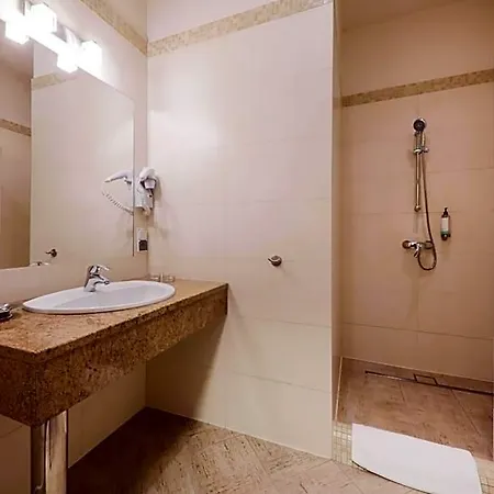 Papuga Park Wellness Marrakesz & Jaworze