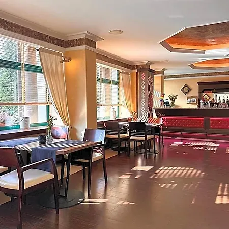 Hotel Papuga Park Wellness Marrakesz & Jaworze